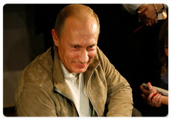 Vladimir Putin showed journalists a Siberian tiger cub he received for his birthday|10 october, 2008|10:00