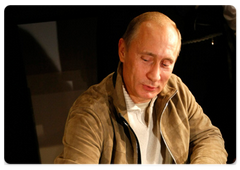 Vladimir Putin showed journalists a Siberian tiger cub he received for his birthday|10 october, 2008|10:00