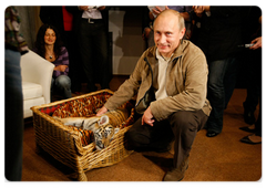 Vladimir Putin showed journalists a Siberian tiger cub he received for his birthday|10 october, 2008|10:00