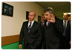 Prime Minister Vladimir Putin met with the creative team of the NTV Channel and congratulated them on the channel’s 15th anniversary|10 october, 2008|21:40