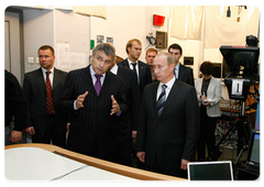 Prime Minister Vladimir Putin met with the creative team of the NTV Channel and congratulated them on the channel’s 15th anniversary|10 october, 2008|21:40