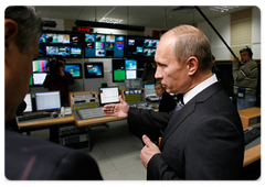 Prime Minister Vladimir Putin met with the creative team of the NTV Channel and congratulated them on the channel’s 15th anniversary|10 october, 2008|21:40