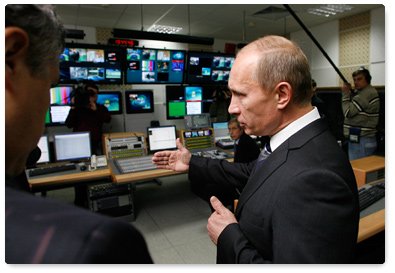 Prime Minister Vladimir Putin met with the creative team of the NTV Channel and congratulated them on the channel’s 15th anniversary