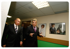 Prime Minister Vladimir Putin met with the creative team of the NTV Channel and congratulated them on the channel’s 15th anniversary|10 october, 2008|21:40