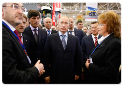 Prime Minister Vladimir Putin visited the 10th Russian agro-industrial exhibition “Golden Autumn” at the All-Russia Exhibition Centre|11 october, 2008|16:00