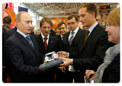 Prime Minister Vladimir Putin visited the 10th Russian agro-industrial exhibition “Golden Autumn” at the All-Russia Exhibition Centre|11 october, 2008|16:00