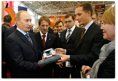 Prime Minister Vladimir Putin visited the 10th Russian agro-industrial exhibition “Golden Autumn” at the All-Russia Exhibition Centre