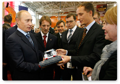 Prime Minister Vladimir Putin visited the 10th Russian agro-industrial exhibition “Golden Autumn” at the All-Russia Exhibition Centre