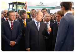 Prime Minister Vladimir Putin visited the 10th Russian agro-industrial exhibition “Golden Autumn” at the All-Russia Exhibition Centre|11 october, 2008|16:00