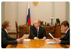 Prime Minister Vladimir Putin chaired a meeting with Deputy Prime Minister and Finance Minister Alexei Kudrin and Regional Development Minister Dmitry Kozak|14 october, 2008|17:00