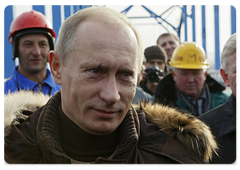During his working visit to the Siberian Federal District, Prime Minister Vladimir Putin attended the opening ceremony of the first stage of a bridge across the Yenisei|21 october, 2008|09:00