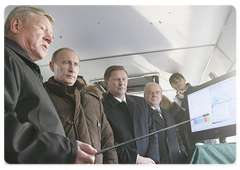 During his working visit to the Siberian Federal District, Prime Minister Vladimir Putin attended the opening ceremony of the first stage of a bridge across the Yenisei|21 october, 2008|09:00