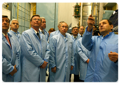 Prime Minister Vladimir Putin visited the Reshetnev Information Satellite Systems company|21 october, 2008|12:30