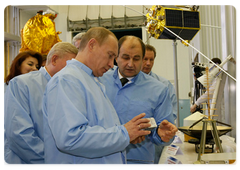 Prime Minister Vladimir Putin visited the Reshetnev Information Satellite Systems company|21 october, 2008|12:30