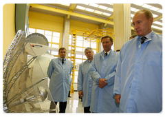 Prime Minister Vladimir Putin visited the Reshetnev Information Satellite Systems company|21 october, 2008|12:30