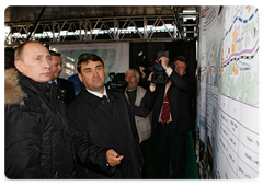 Председатель Правительства Российской Федерации В.В.Путин, находясь с рабочим визитом в Сибирском федеральном округе, осмотрел участок федеральной трассы и мост через реку Обь севернее Новосибирска|22 октября, 2008|12:00