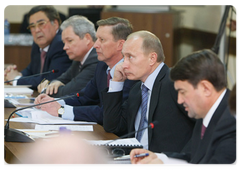 Prime Minister Vladimir Putin chaired a meeting on the draft of the Transport Strategy up to 2030|22 october, 2008|13:00