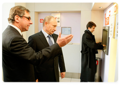 Председатель Правительства Российской Федерации В.В.Путин посетил региональное отделение «Альфа-Банка» в Новосибирске, где провел встречу с президентом банка П.О.Авеном|22 октября, 2008|17:00