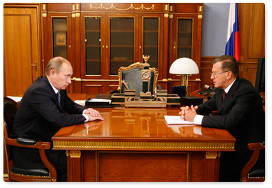 Prime Minister Vladimir Putin met with First Deputy Prime Minister Viktor Zubkov