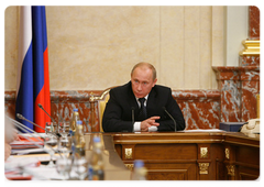 Prime Minister Vladimir Putin chaired a Cabinet meeting|27 october, 2008|14:00