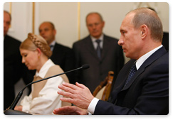 After their talks, Russian Prime Minister Vladimir Putin and Ukrainian Prime Minister Yulia Tymoshenko held a joint news conference