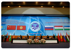 Signing joint documents summarising the expanded meeting of the Council of the SCO Heads of Government|30 october, 2008|10:00