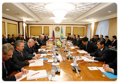 Председатель Правительства Российской Федерации В.В.Путин и Премьер-министр Казахстана К.К.Масимов провели российско-казахстанские межправительственные переговоры|30 октября, 2008|12:00