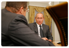 Prime Minister Vladimir Putin held a working meeting with Deputy Chairman of Gazprom’s Board and President of the Continental Hockey League (KHL – Russian acronym) Alexander Medvedev, and Chief Coach of the Russian hockey team Vyacheslav Bykov|8 october, 2008|19:00