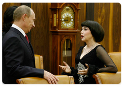 Prime Minister Vladimir Putin and Muammar Gaddafi, the Leader of the Libyan Revolution, presently on a visit in Moscow, attended a concert of French singer Mireille Mathieu at the State Kremlin Palace|1 november, 2008|20:00