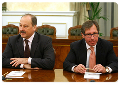 Vneshekonombank President Vladimir Dmitriyev and Alfa Bank President Petr Aven at a meeting on the economy|10 november, 2008|15:00