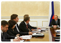 Prime Minister Vladimir Putin chaired a meeting on strategic regulation of oil production, domestic supply and export|10 november, 2008|20:00