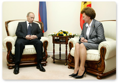 Prime Minister Vladimir Putin met with Moldovan Prime Minister Zinaida Greceanii during his visit to Moldova