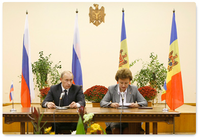 Prime Minister Vladimir Putin and Moldovan Prime Minister Zinaida Greceanii summarised Russian-Moldovan talks in an address to journalists