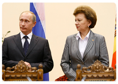 Prime Minister Vladimir Putin and Moldovan Prime Minister Zinaida Greceanii summarised the talks by signing a Russian-Moldovan economic partnership programme for 2009-2020|14 november, 2008|20:30