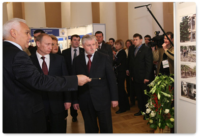 Prime Minister Vladimir Putin visited an exhibition devoted to the aftermath of Georgia’s attack on South Ossetia last August