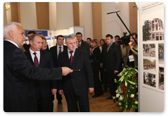 Prime Minister Vladimir Putin visited an exhibition devoted to the aftermath of Georgia’s attack on South Ossetia last August