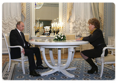 Prime Minister Vladimir Putin met with St Petersburg Governor Valentina Matviyenko|25 november, 2008|20:00