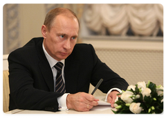 В.В.Путин провел встречу с губернатором Санкт-Петербурга В.И.Матвиенко|25 ноября, 2008|20:00