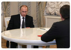 В.В.Путин провел рабочую встречу с губернатором Ленинградской области В.П.Сердюковым|25 ноября, 2008|21:00