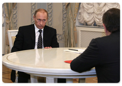 Prime Minister Vladimir Putin met with Leningrad Region’s Governor Valery Serdyukov|25 november, 2008|21:00