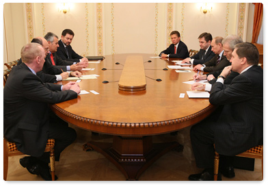 Prime Minister Vladimir Putin met with Chairman of the Board of Management of E.ON AG Wulf H. Bernotat