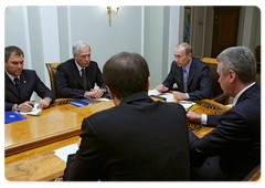 Председатель Правительства Российской Федерации В.В.Путин провел встречу с руководством партии «Единая Россия»|7 ноября, 2008|14:00