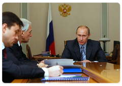Председатель Правительства Российской Федерации В.В.Путин провел встречу с руководством партии «Единая Россия»|7 ноября, 2008|14:00