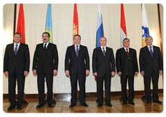 Vladimir Putin took part in a meeting of the EurAsEC Interstate Heads of Government Council|12 december, 2008|16:54