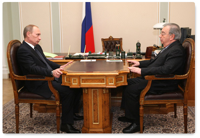 Prime Minister Vladimir Putin met with President of the Russian Chamber of Commerce and Industry Yevgeny Primakov