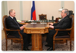 Prime Minister Vladimir Putin met with President of the Russian Chamber of Commerce and Industry Yevgeny Primakov