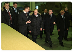 During his trip to Lipetsk, Prime Minister Vladimir Putin visited carton packaging company Lider-Resurs|18 december, 2008|15:00