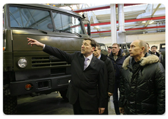 During his visit to Naberezhnye Chelny Prime Minister Vladimir Putin visited the R&D centre of the Kamaz truck manufacturing company|19 december, 2008|15:04