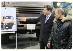 During his visit to Naberezhnye Chelny Prime Minister Vladimir Putin visited the R&D centre of the Kamaz truck manufacturing company|19 december, 2008|15:04