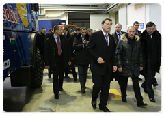 During his visit to Naberezhnye Chelny Prime Minister Vladimir Putin visited the R&D centre of the Kamaz truck manufacturing company|19 december, 2008|15:04